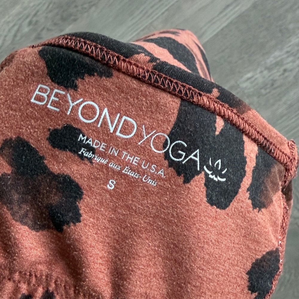 Beyond Yoga Brown and Black Leggings Set - Picture 6 of 6